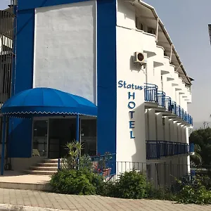 Status Hotel